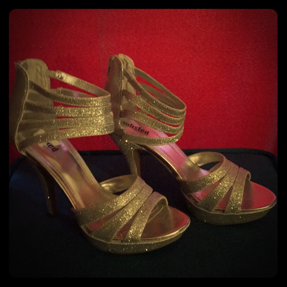 Unlisted A Kenneth Cole Production